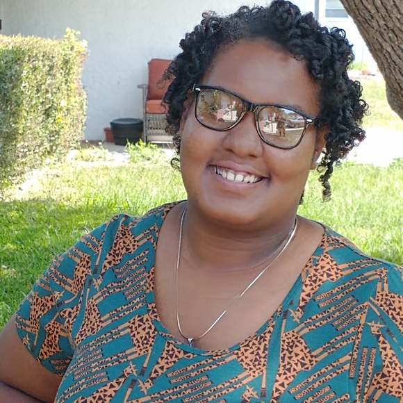 Meet your Posher, Alexandra - Picture 1 of 12